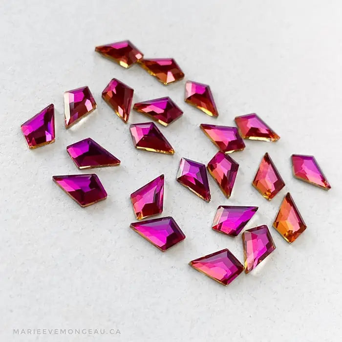 DIAMANTS | LOSANGE ASYMÉTRIQUE ROSE ORANGÉ Marie-Ève Mongeau